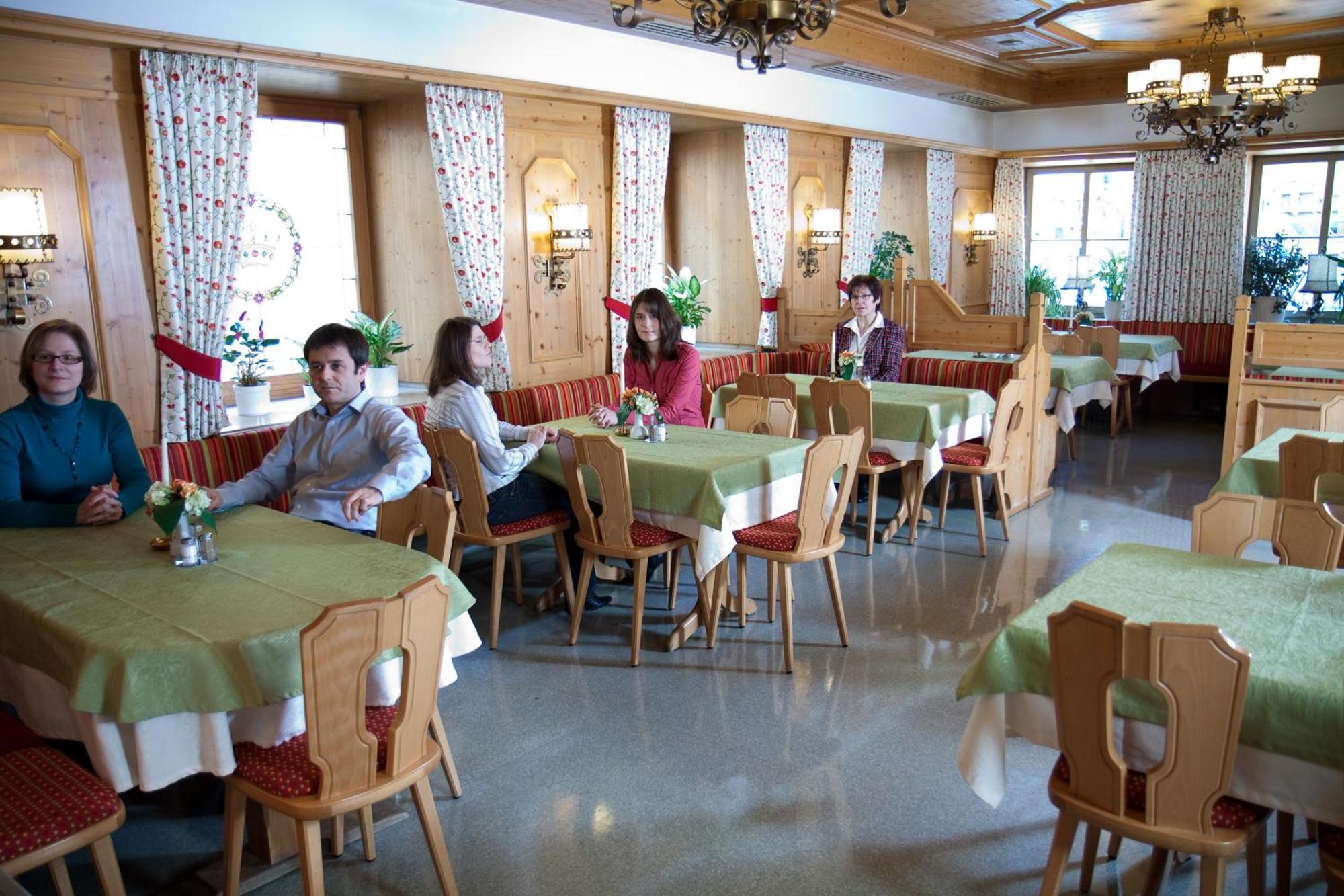 Hotel Zur Krone Beilngries Bagian luar foto