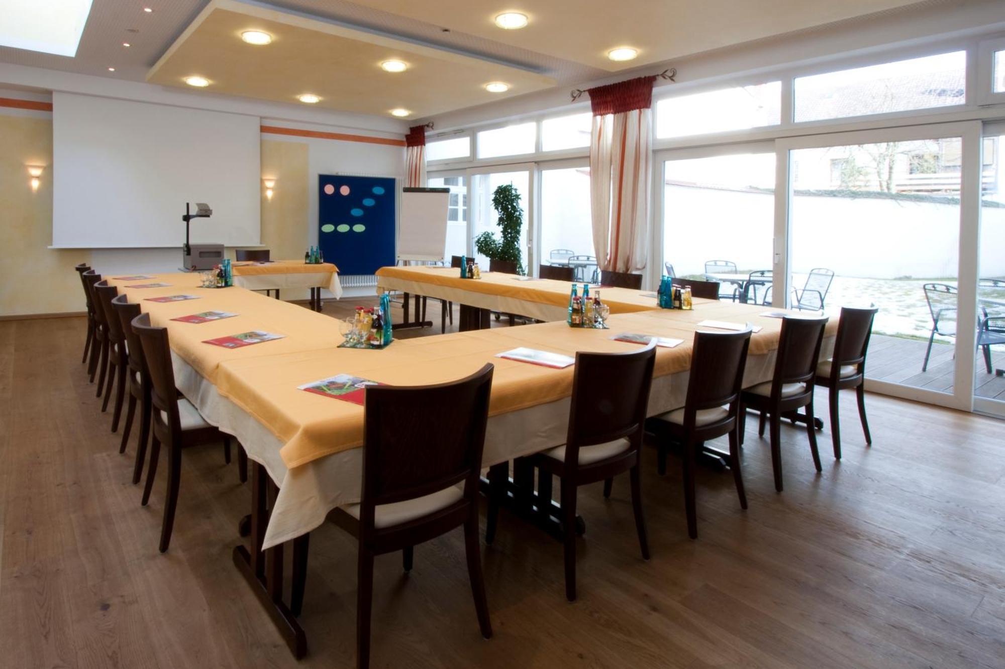 Hotel Zur Krone Beilngries Bagian luar foto