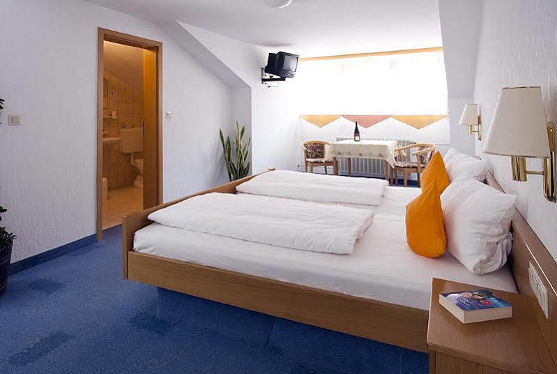 Hotel Zur Krone Beilngries Bagian luar foto
