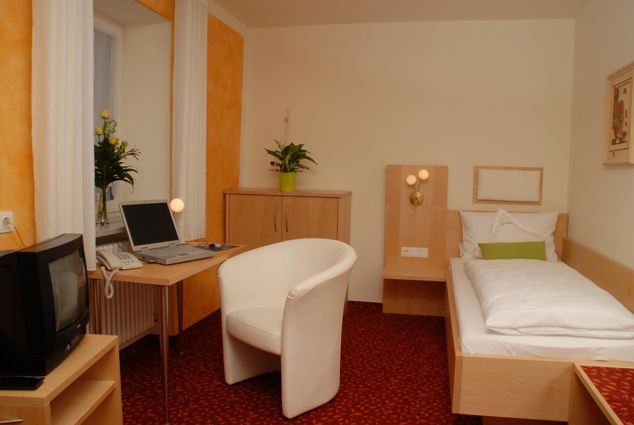 Hotel Zur Krone Beilngries Bagian luar foto