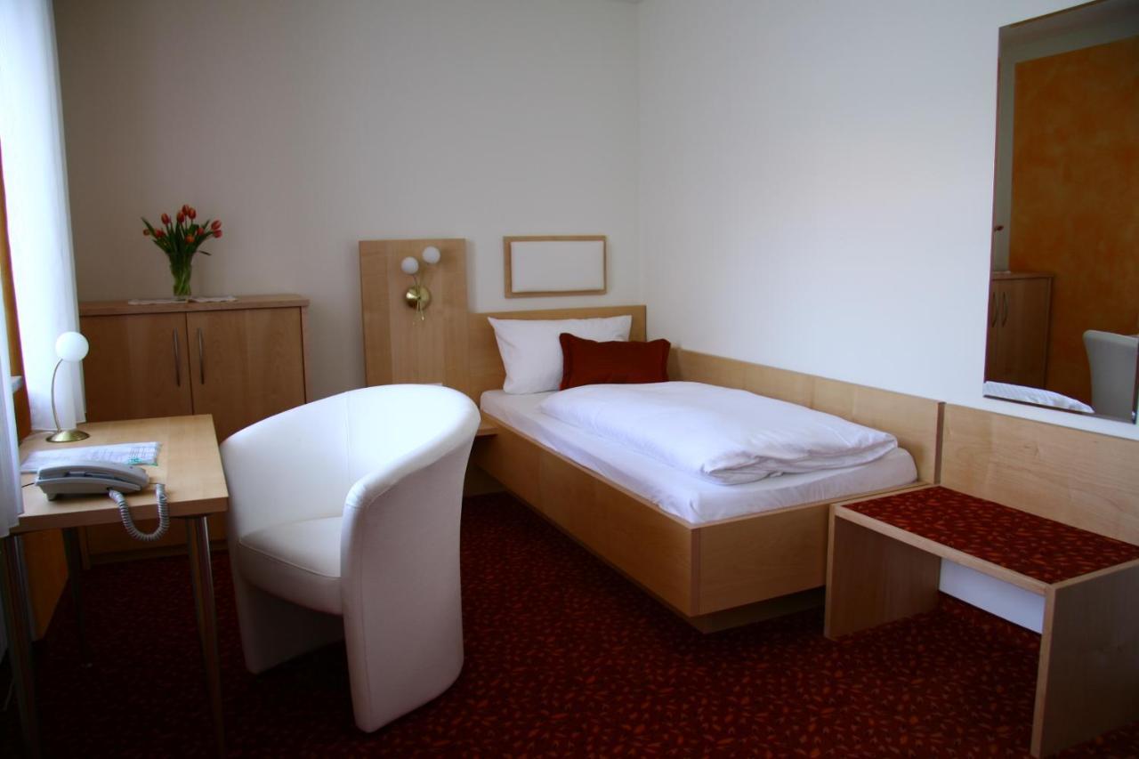 Hotel Zur Krone Beilngries Bagian luar foto